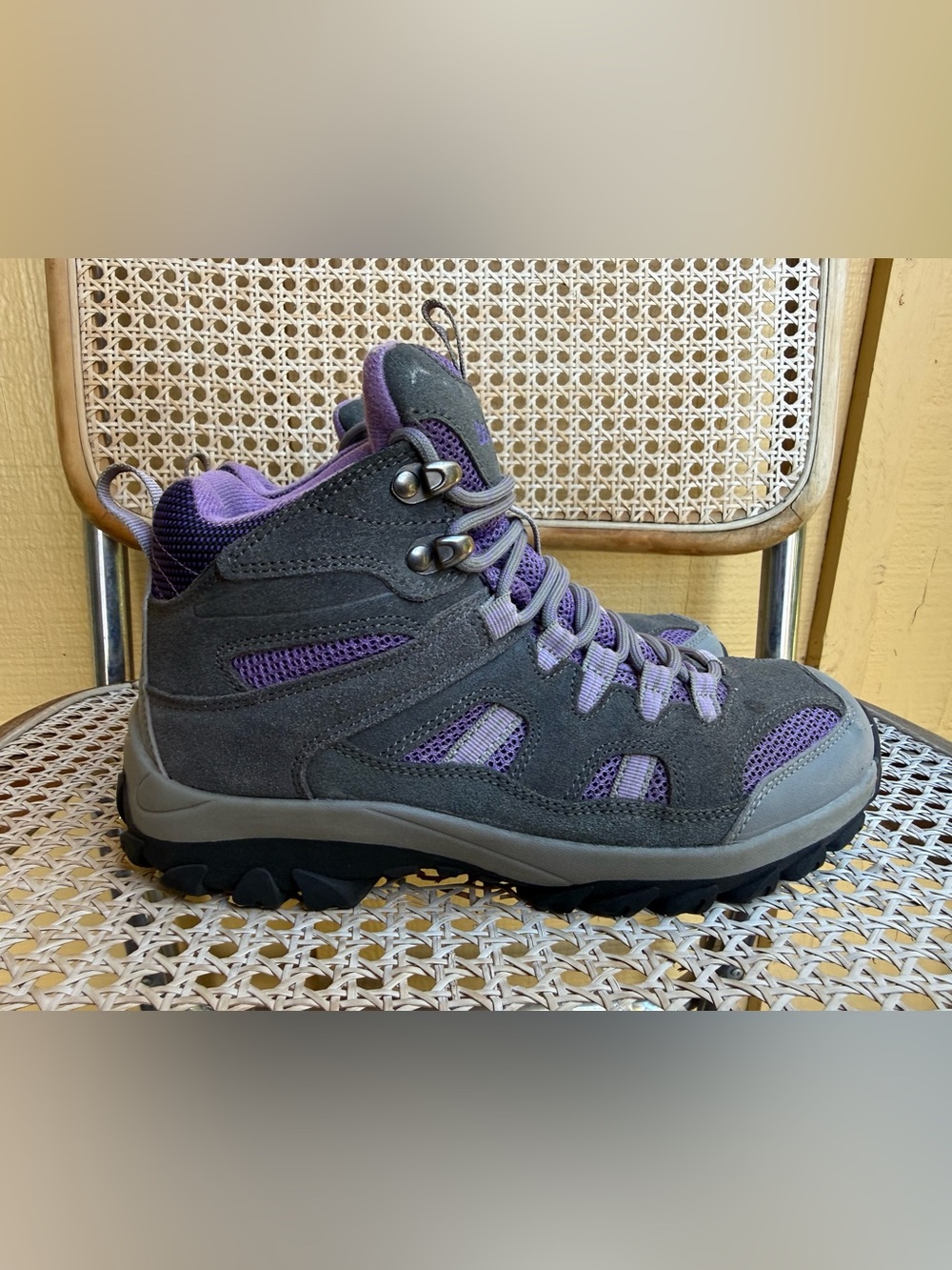 Bearpaw Ridgewood Mid Wide Women’s size 6 Gray Purple Suede Hiking Boots